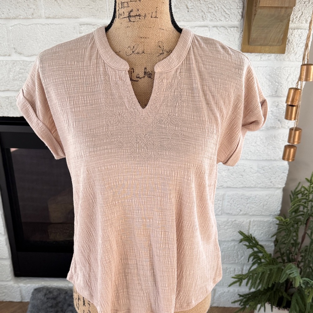 Cable & Gauge Blush Textured Short Sleeve Blouse